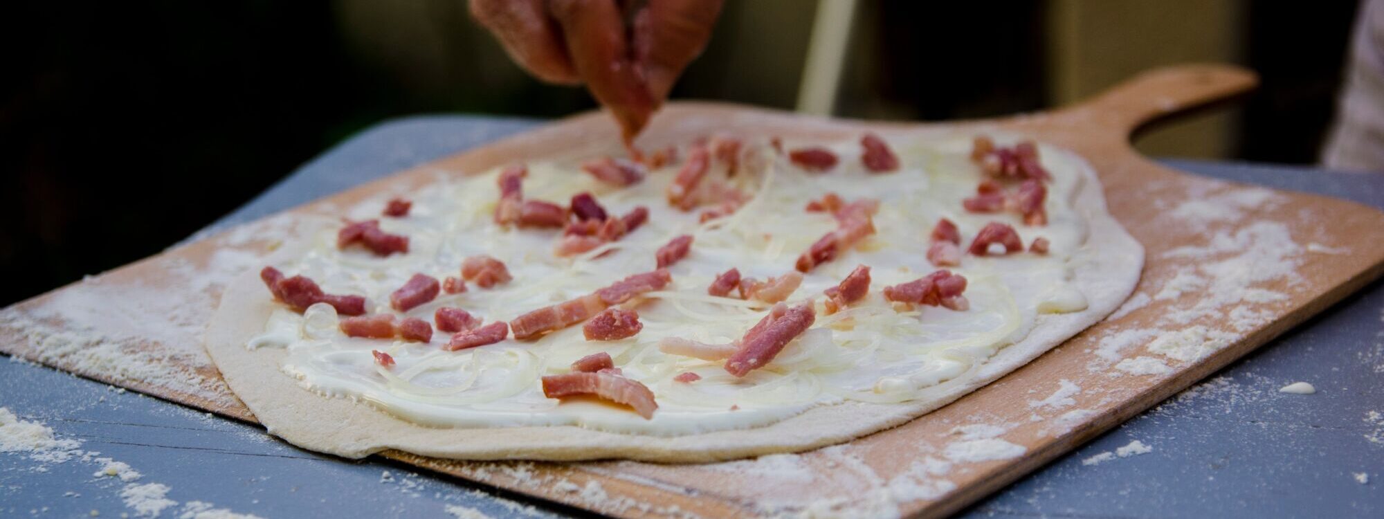 Quels sont les avantages d&#8217;une planche à tarte flambée (pizza alsacienne) ? Guebwiller