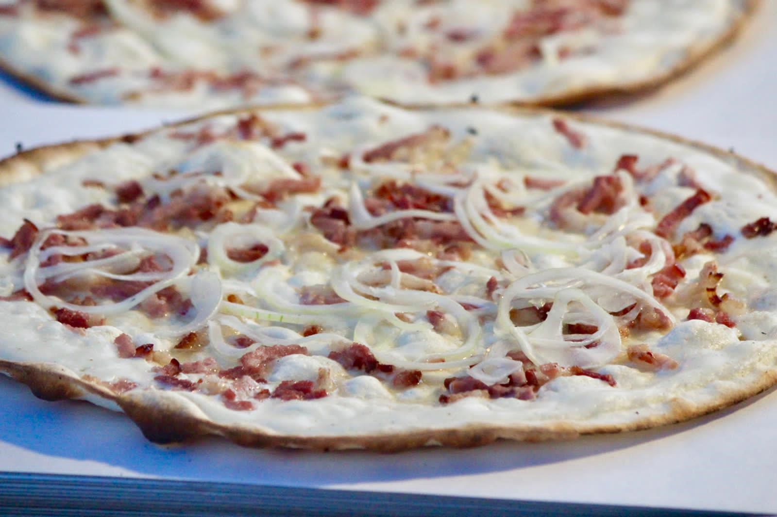 Tartes flamb&eacute;es fra&icirc;ches ou surgel&eacute;es : quelles diff&eacute;rences de go&ucirc;t et de cuisson ? Colmar
